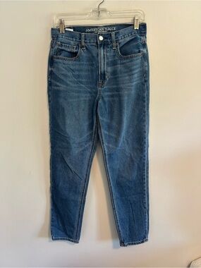 American Eagle Outfitters 6 medium wash denim mom Jeans